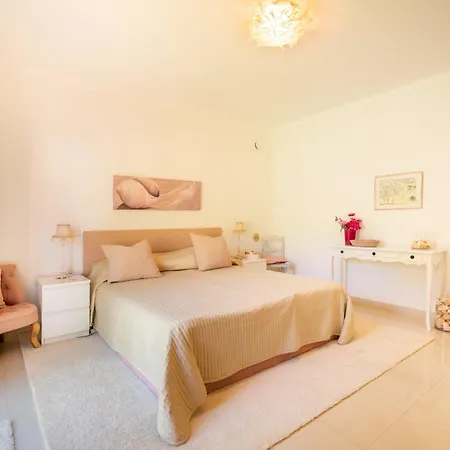 804 Quinta Felicidade Villa *