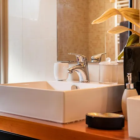 804 Quinta Felicidade Villa *