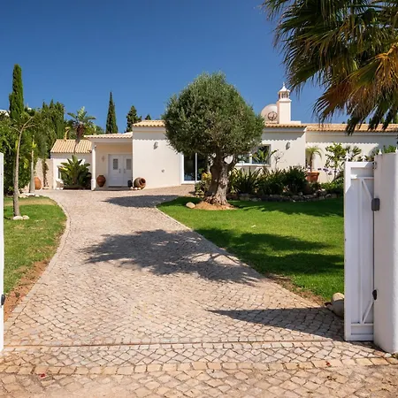 804 Quinta Felicidade Villa